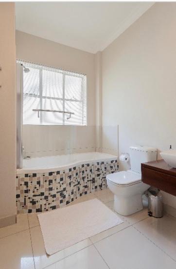 Modern Apartment In Rosebank Johannesburg Eksteriør billede